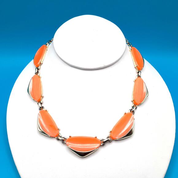 Vintage Orange Lucite Choker Necklace, Gold Tone, 1950s Vintage Jewelry - Picture 6 of 10